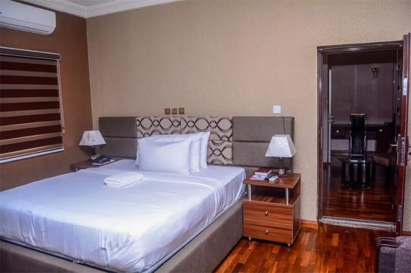 Mahogany Hotel & suites